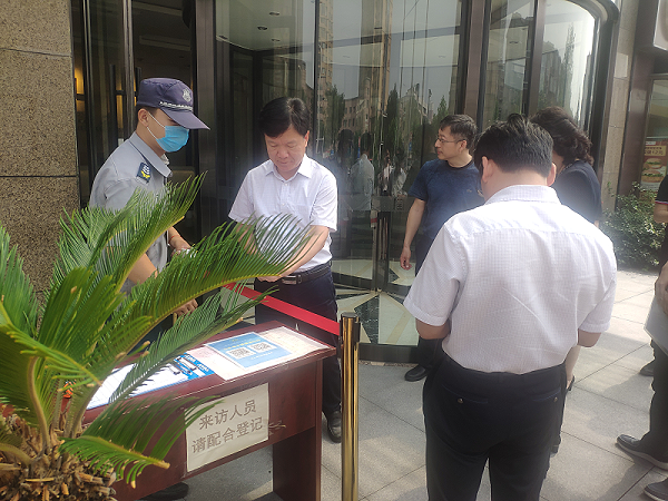 王学刚区长到访潘成国际大厦